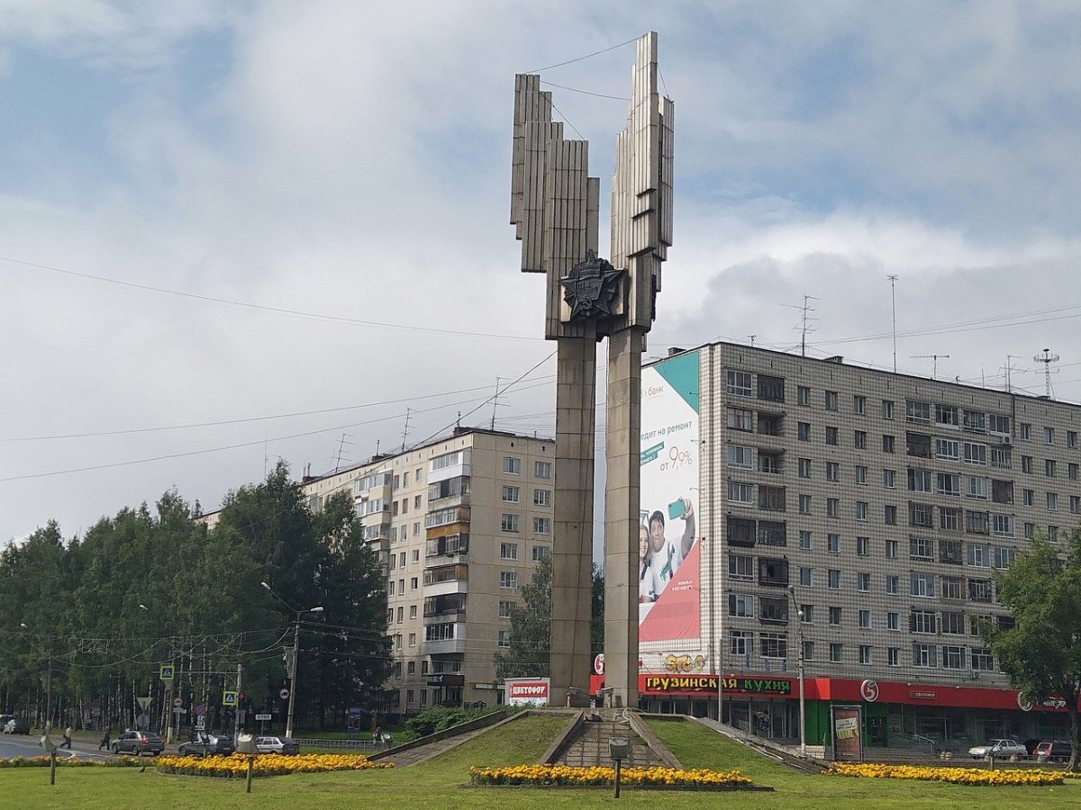Памятник Куратову в Сыктывкаре