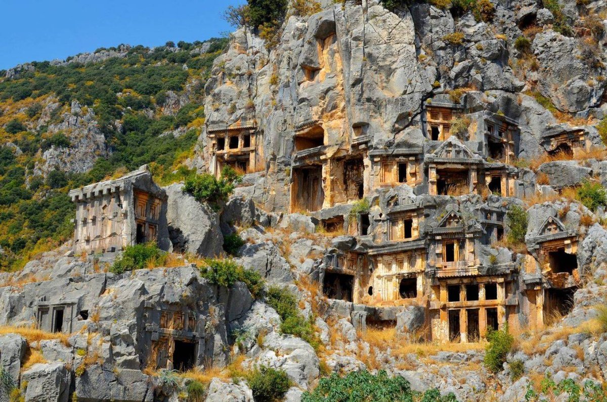 Ликийские гробницы в Демре мира