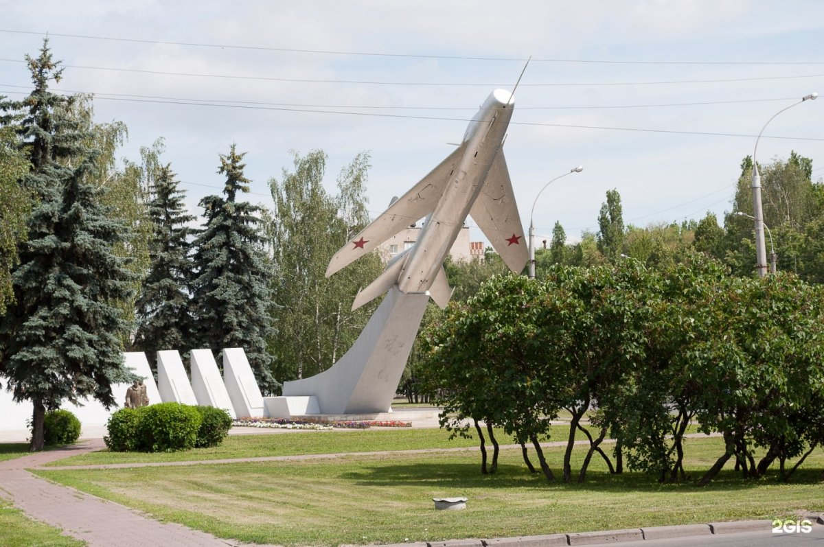 Площадь Авиаторов Липецк памятник