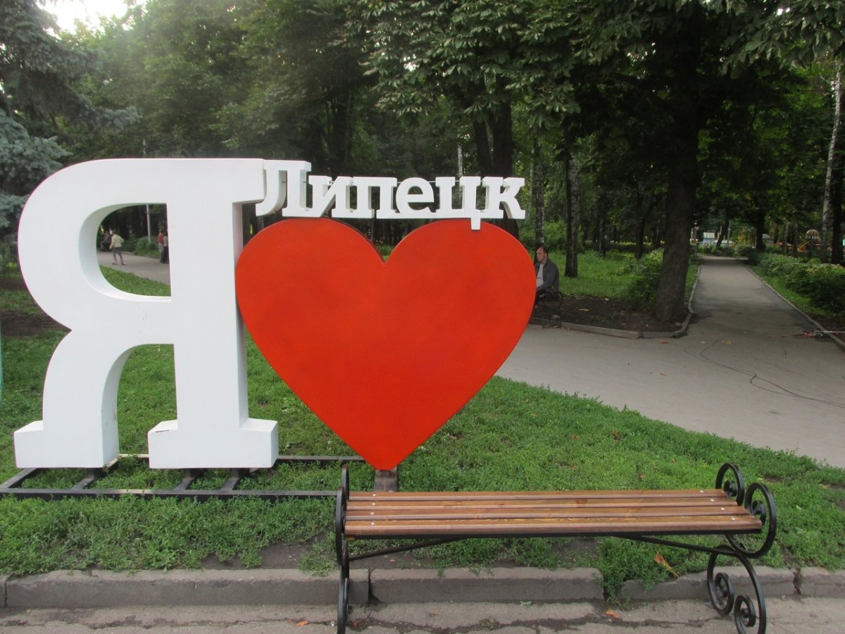 Памятник авиаторам в Липецке