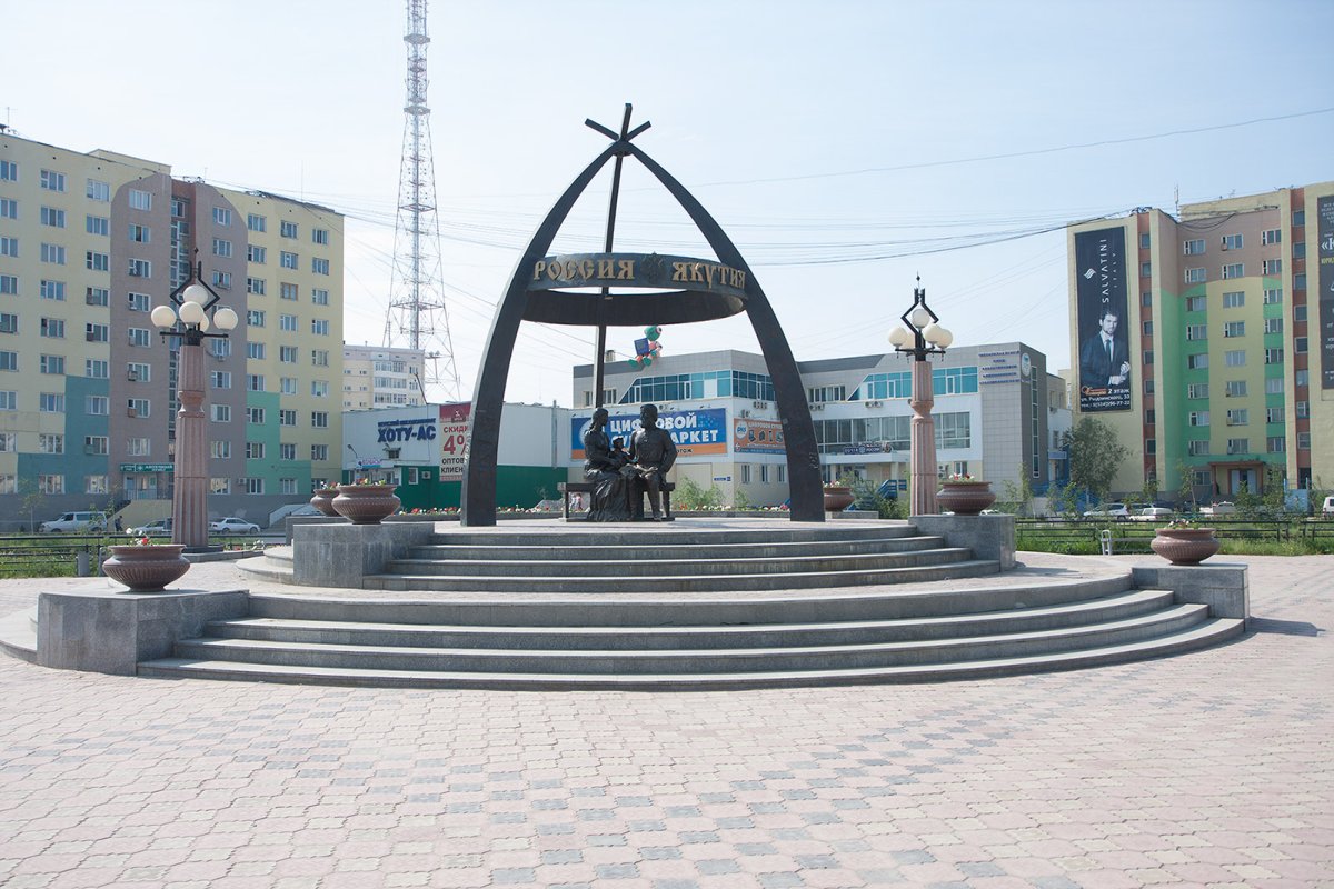 Памятник Абакаяде и с Дежневу