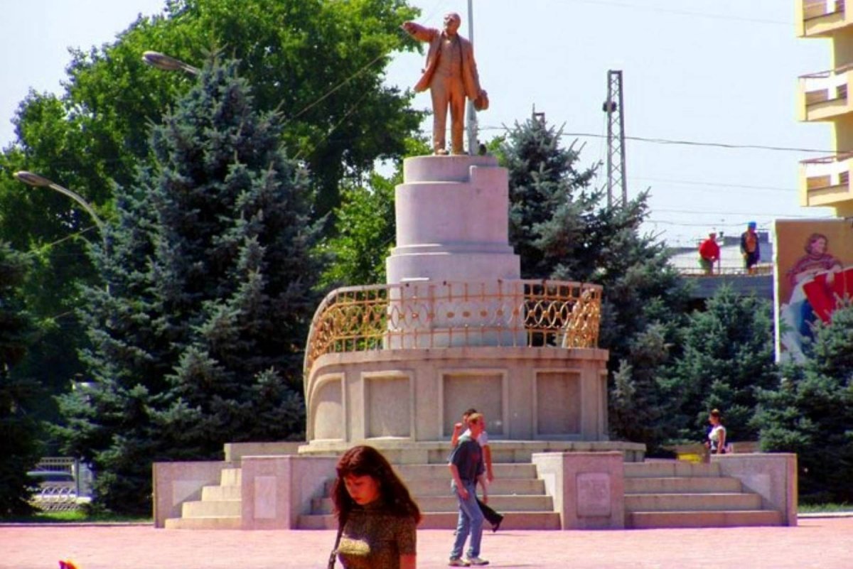 Памятник Ленину в Армавире
