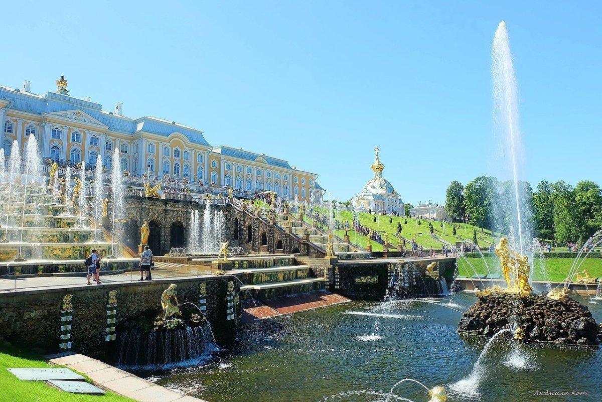 Дворцовая площадь Петергоф
