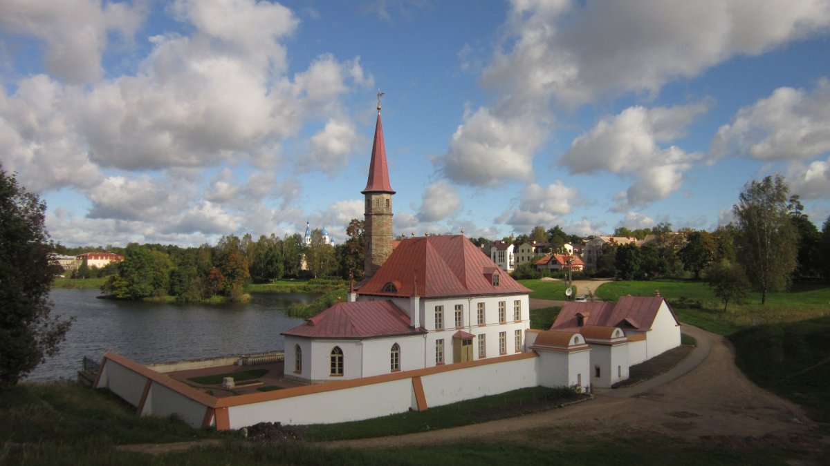 Приоратский замок в Гатчине