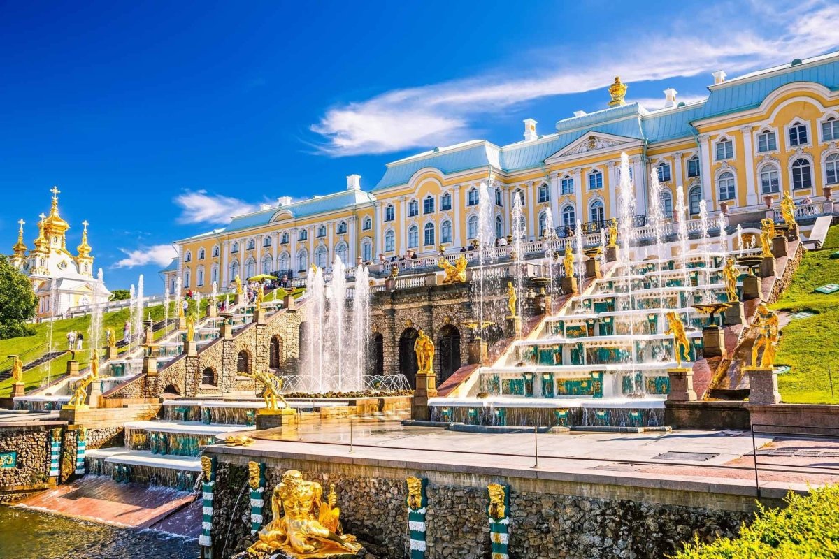 Петергофский дворец в Санкт-Петербурге