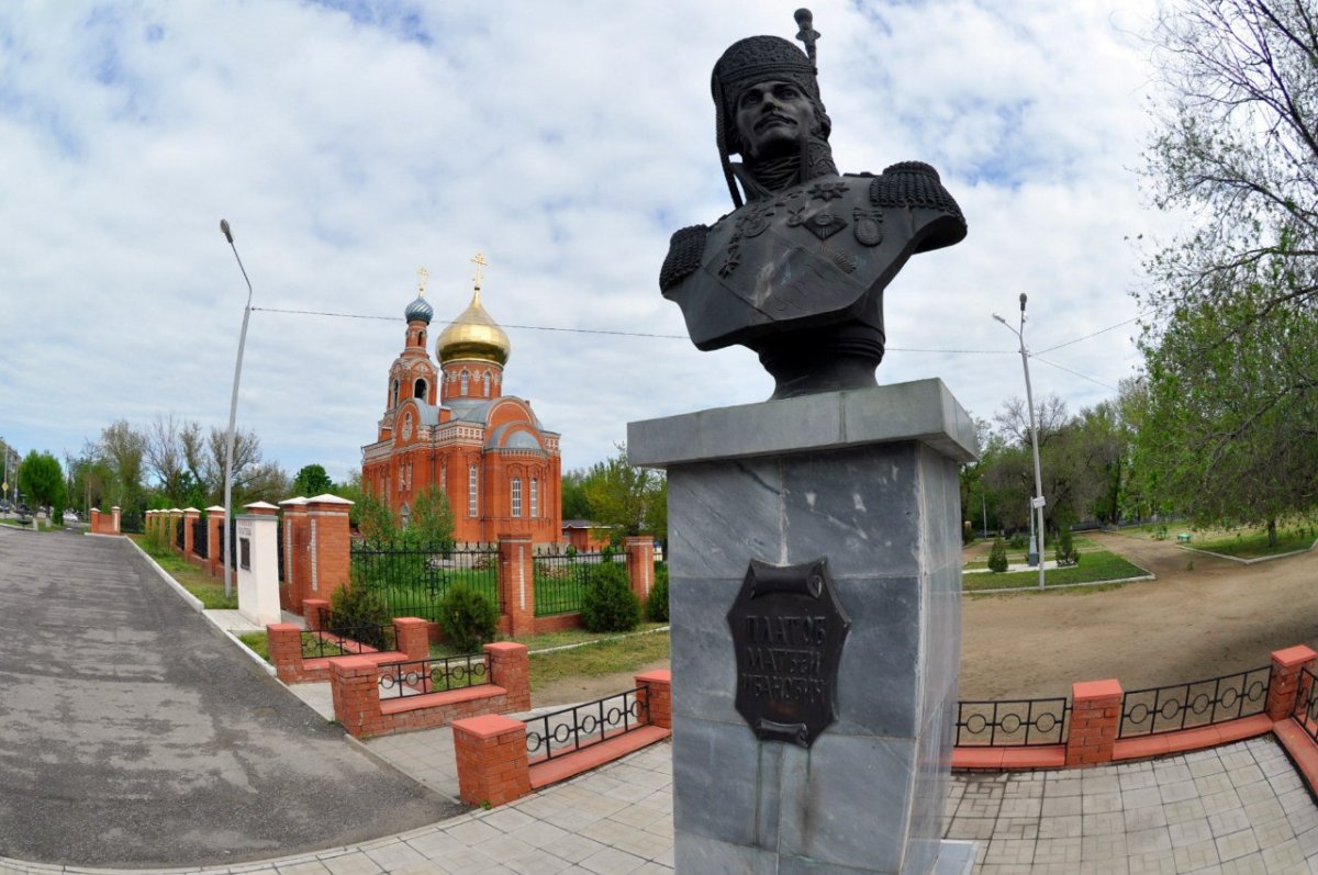 Каменск-Шахтинский сквер Платова