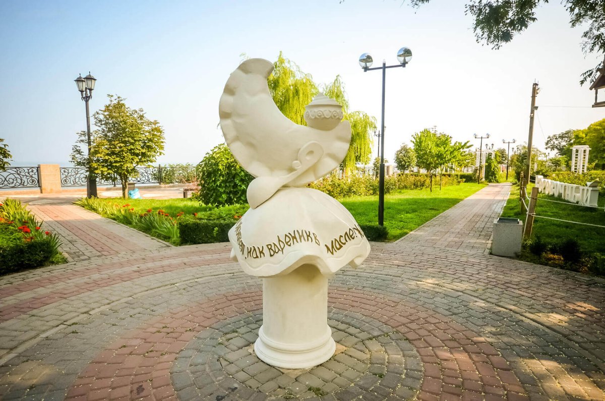 Памятник пельменю в Ижевске