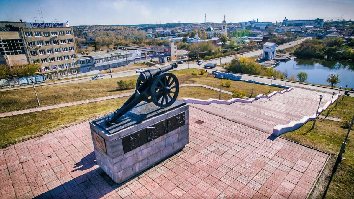 Памятник пушки камаенс ур