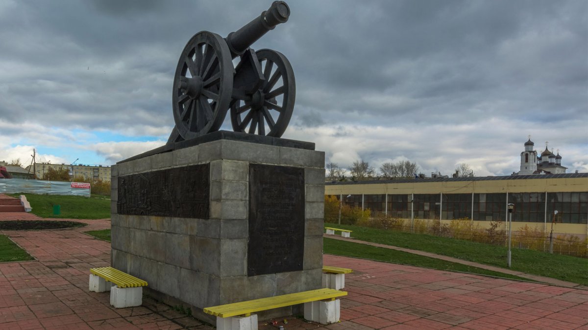 Памятник пушка Каменск-Уральский