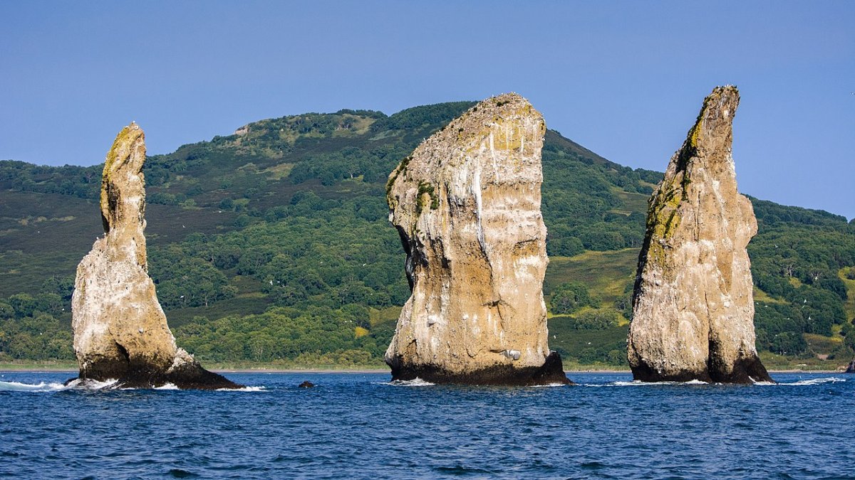 Кекуры «три брата», Камчатка