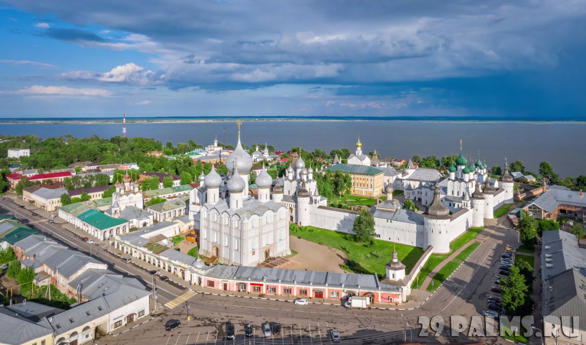 Митрополичий двор в Ростове Великом