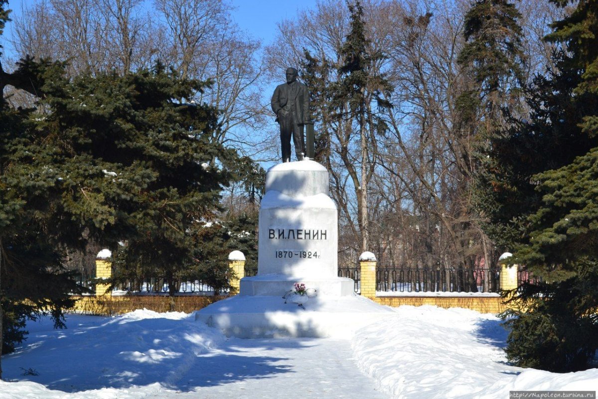 Памятник паровозу Кузнецк Пензенская