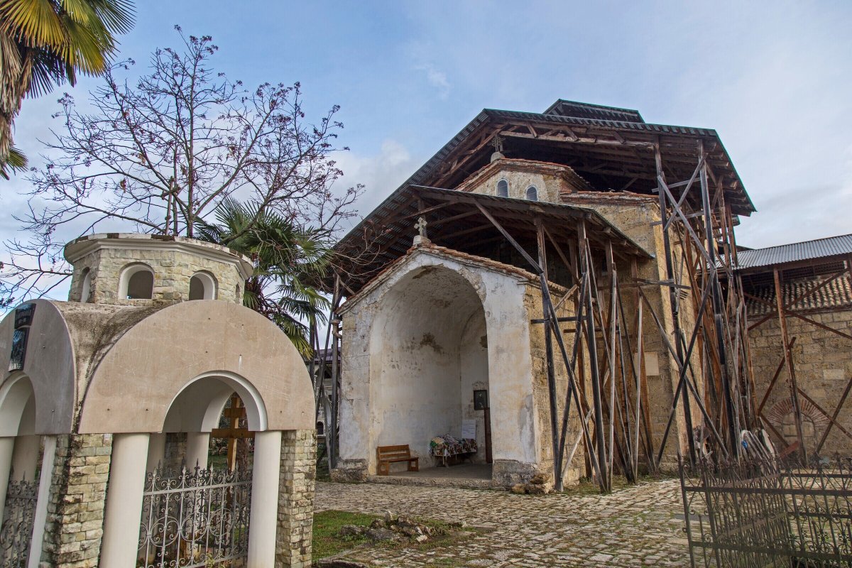 Храм Успения Пресвятой Богородицы в Абхазии Лыхны