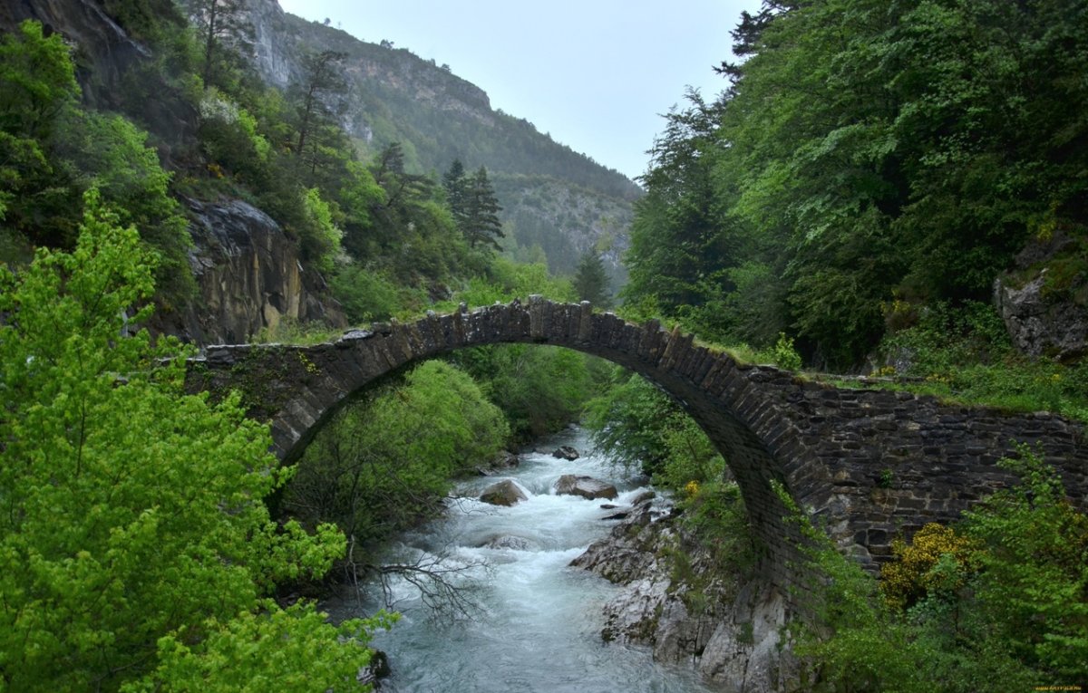 Старый мост в абхазии