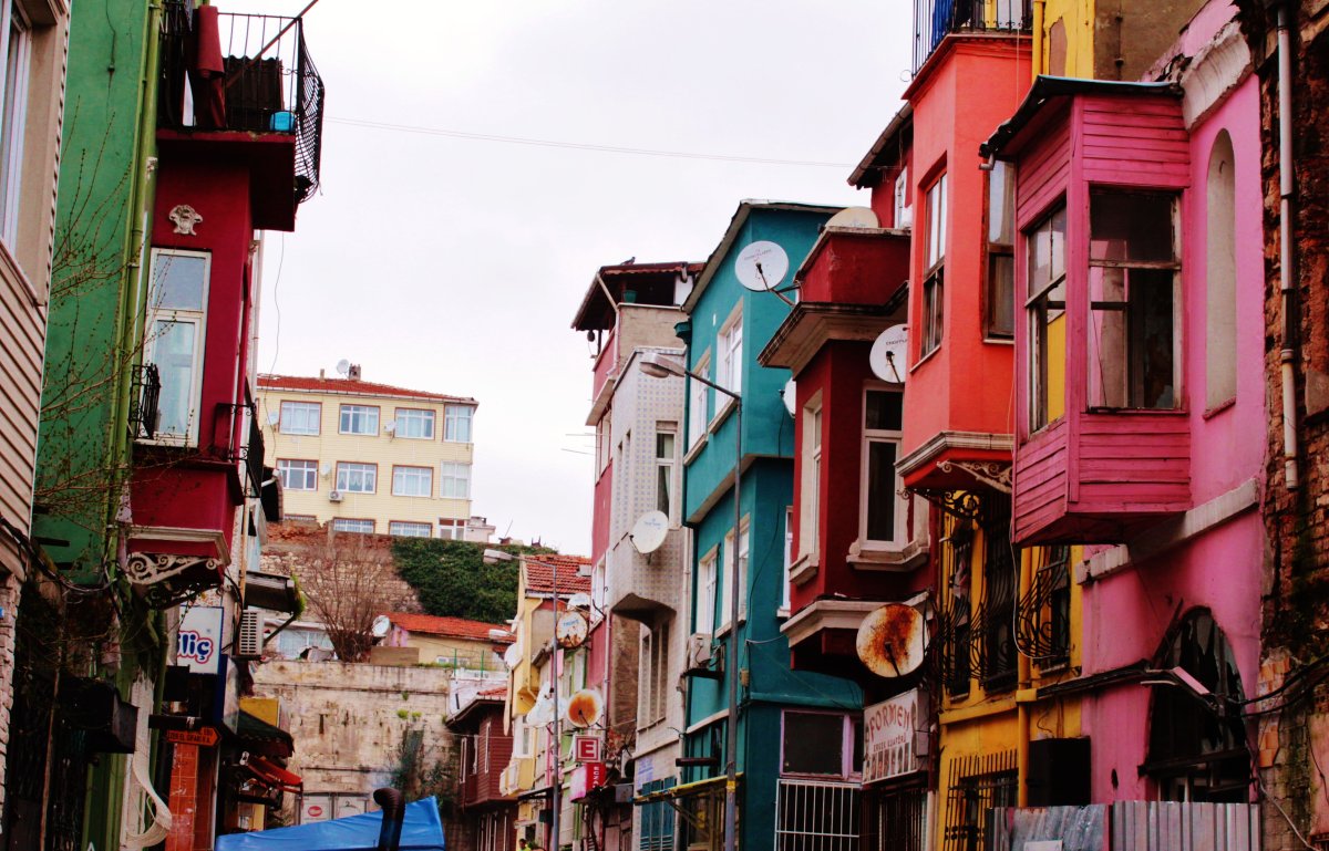 Стамбул улица с цветными домами