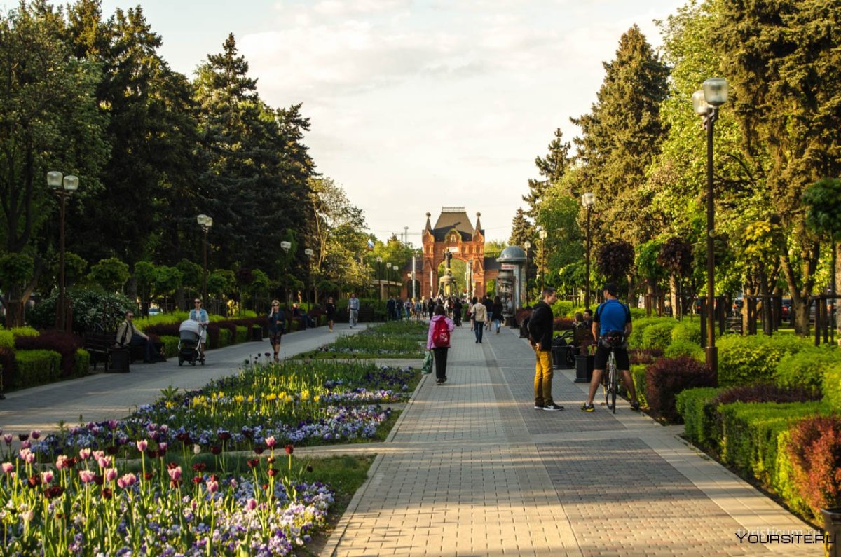 Краснодар улица красная днем