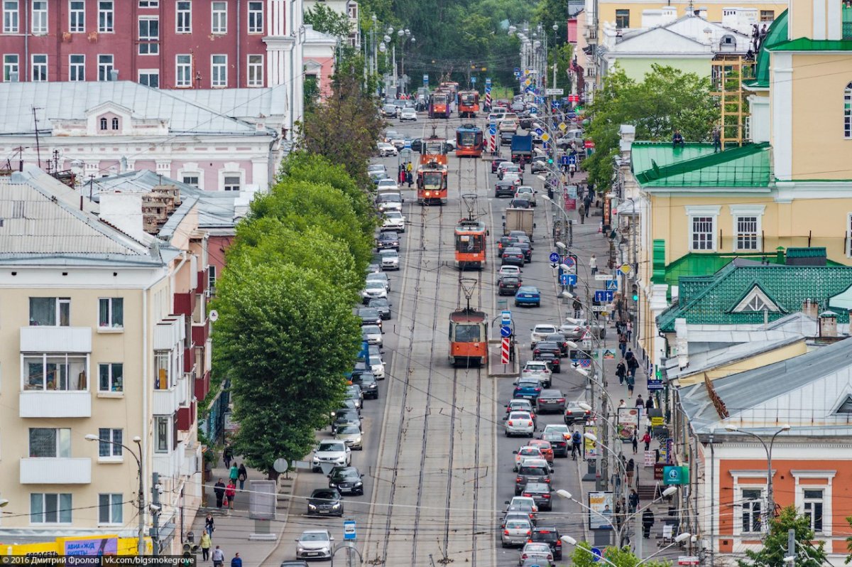 Люди на улице города