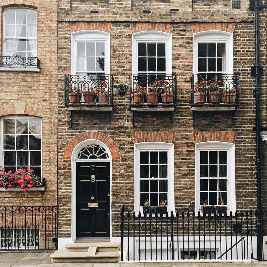 London house. Лаудер Хаус Лондон снаружи. Англия дома Лондон. Townhouse- городской дом в Англии. Orsett House Лондон.