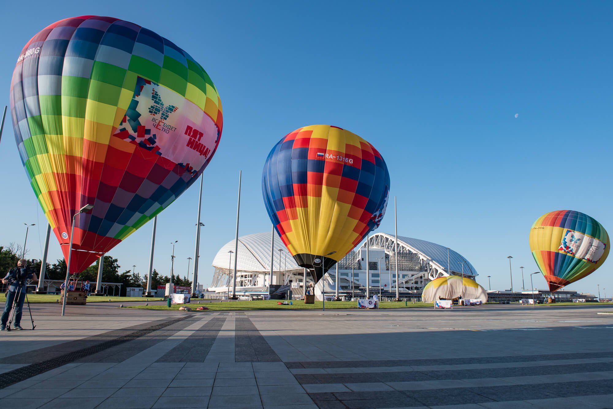 Воздушный шар уфа цены. Солохаул парк Сочи фестиваль шаров. Олимпийский парк Адлер шар. Солохаул аэростаты. Воздушные шары.