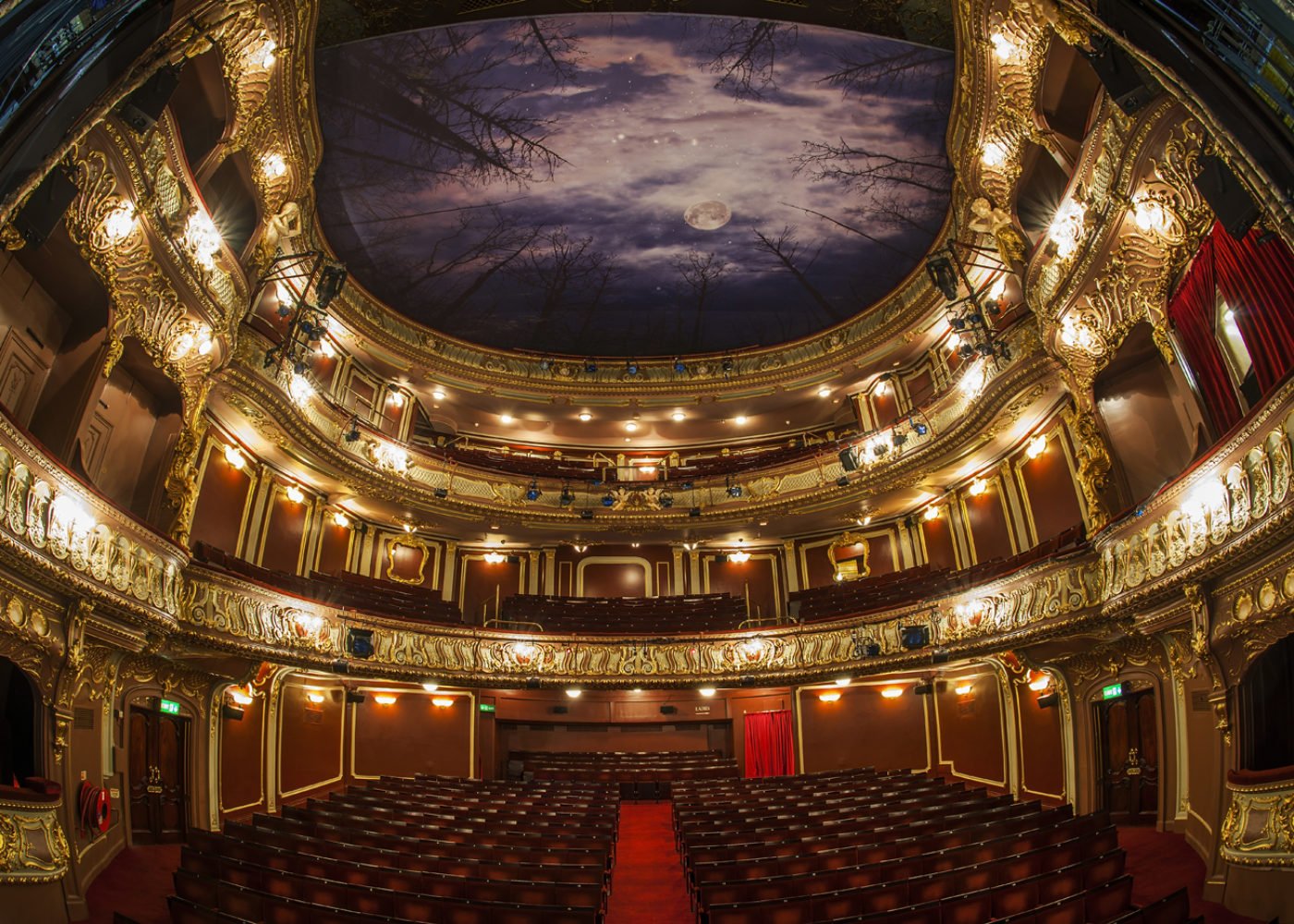 Королевский оперный театр в Лондоне. Театр Ковент Гарден в Лондоне. Театр Шафтсбери Лондон. Apollo театр London.