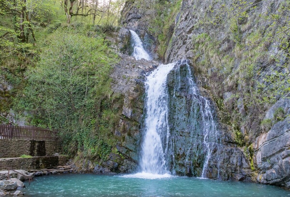 Водопад змейка Сочи