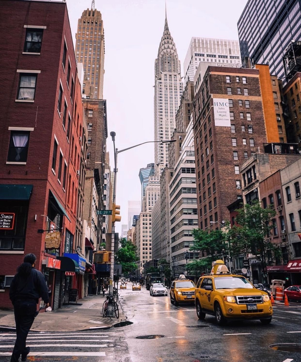 Известные улицы стран. Самая известная улица Нью-Йорка. Нью Йорк City Vibes. Популярные улицы. Улицы пригорода Нью-Йорка.