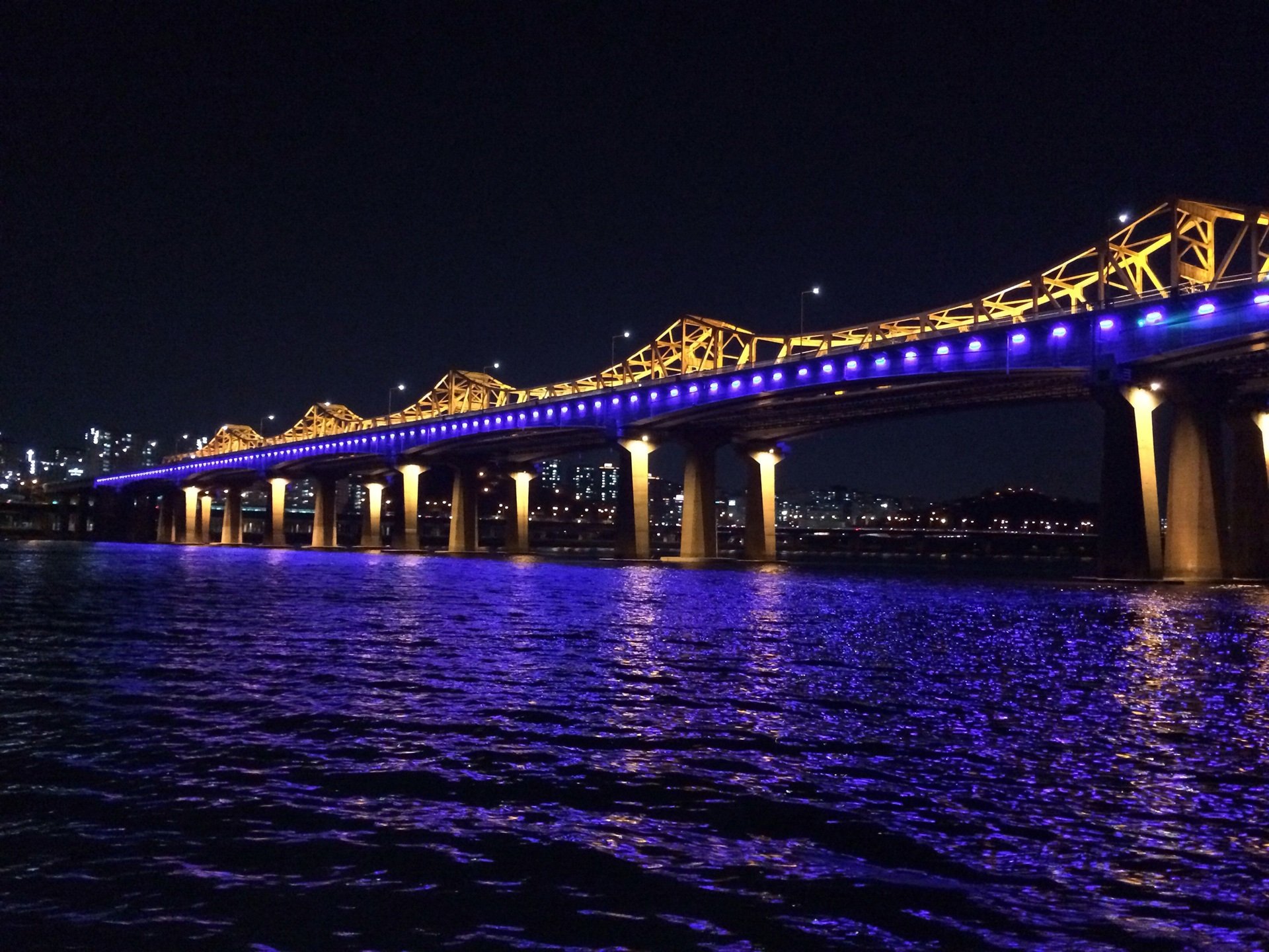 Хана ночи. Река Хан. Ханган река в Корее. Мост Ханган Сеул. Мост река Ханган.