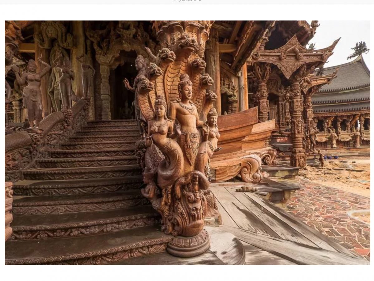 деревянный храм внутри