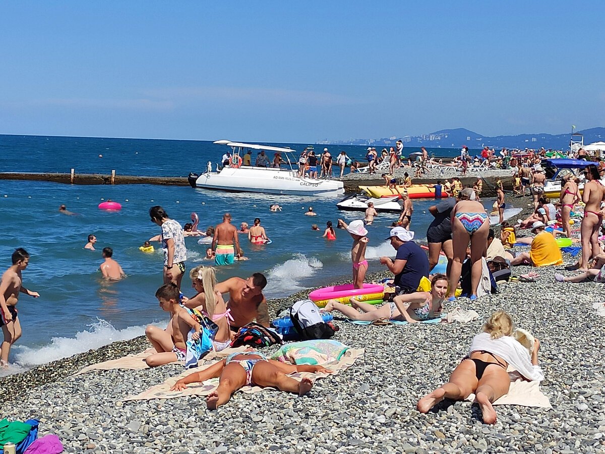 Отдыхающие на море