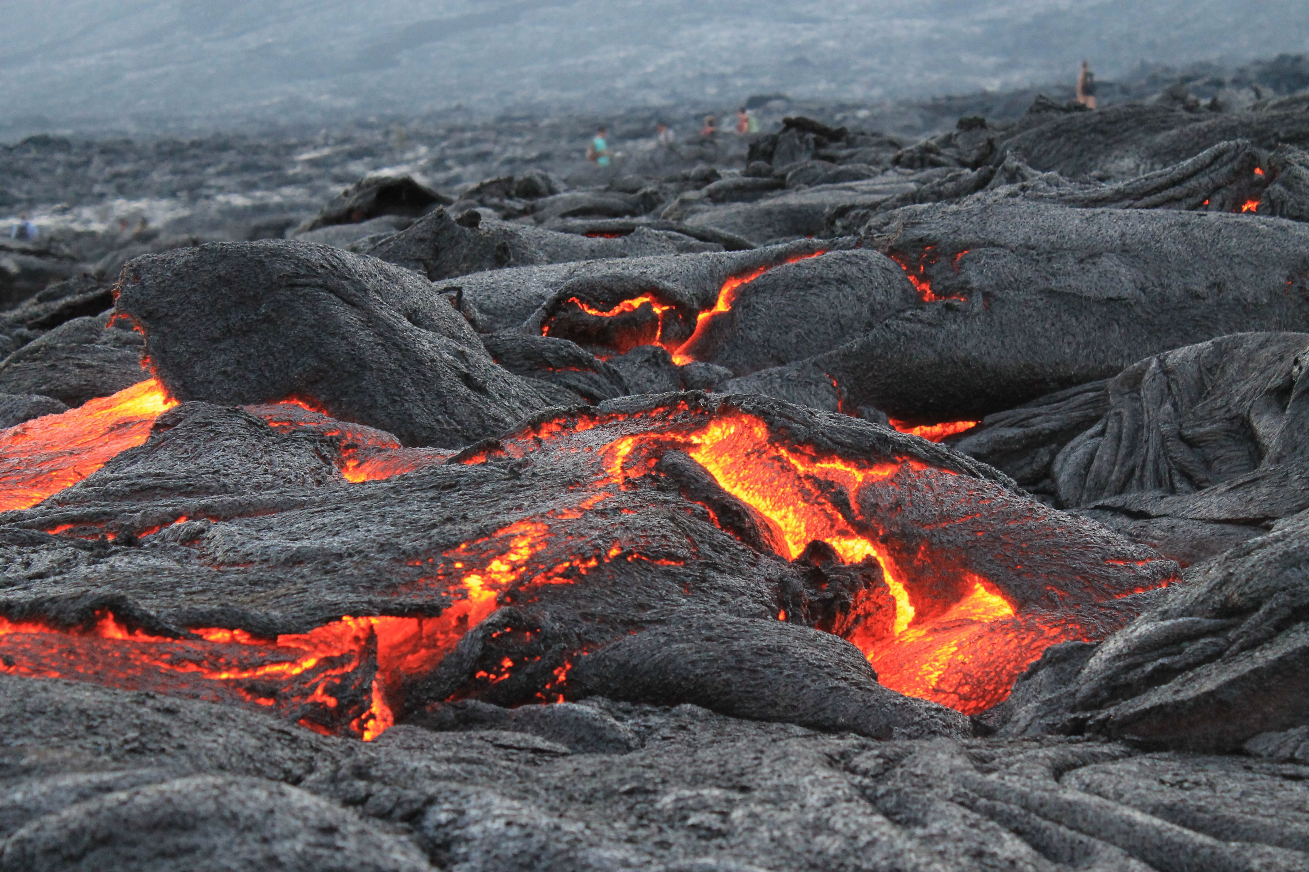 Вулкан горная порода. Национальный парк Гавайские вулканы. Лава-лава! Lava-Lava!. Вулкан Килауэа 2023. Лава лава а4 в Узбекистане.