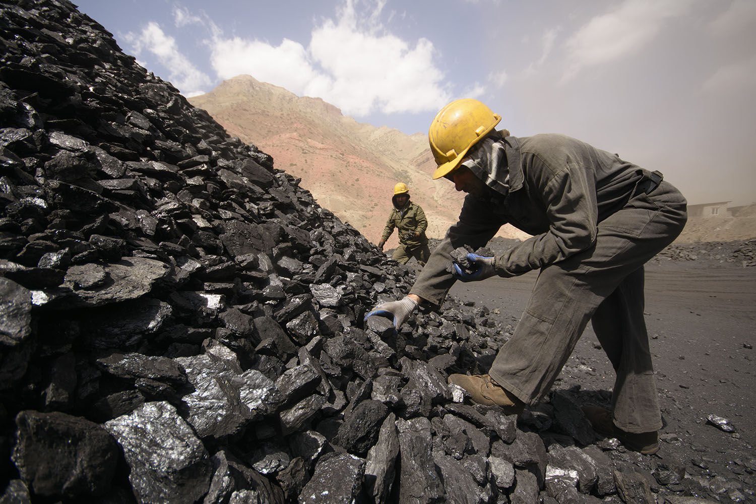 Добыча узбекистан. Полезные ископаемые Таджикистана. Угольная промышленность. Уголь. Каменный уголь.
