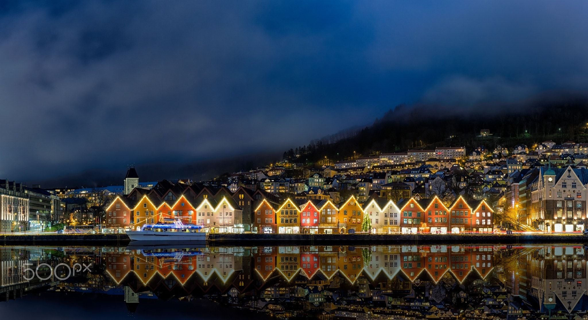 Новая норвегия. Берген Норвегия архитектура. Берген Норвегия Рождество. Зима Норвегия берген Рождество. Берген Норвегия новый год.