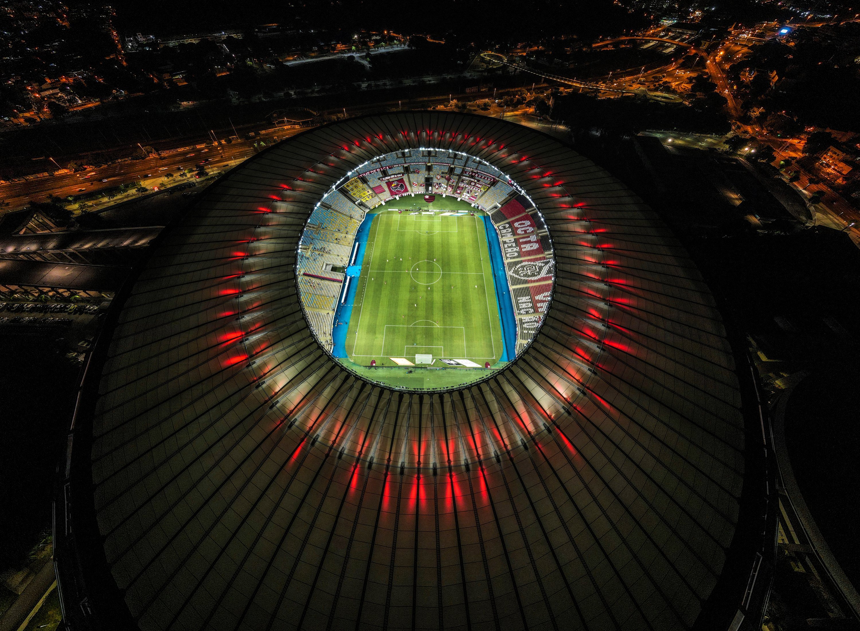 Самый дорогой стадион. Стадион Маракана в Рио-де-Жанейро. Стадион Маракана в Бразилии. Футбольный стадион Маракана в Бразилии. Стадион Маракана в Бразилии вместимость.