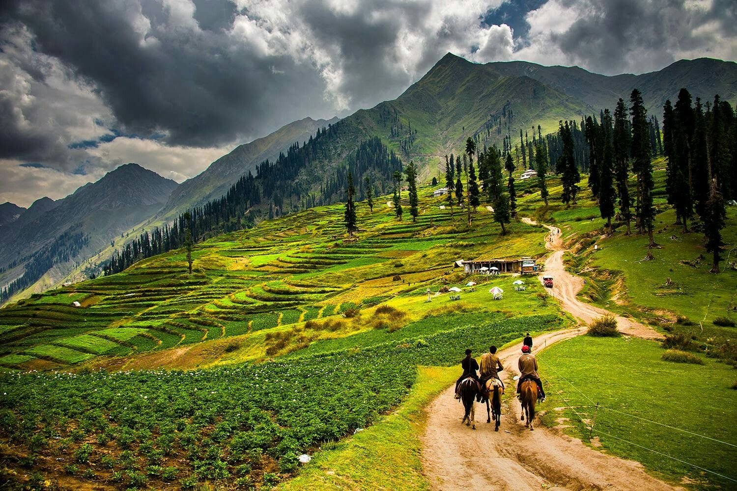 Долина пхандер Пакистан. Долина Джелум в Пакистане. Лахор Пакистан горы. Долина Чапрот Пакистан. Area travel