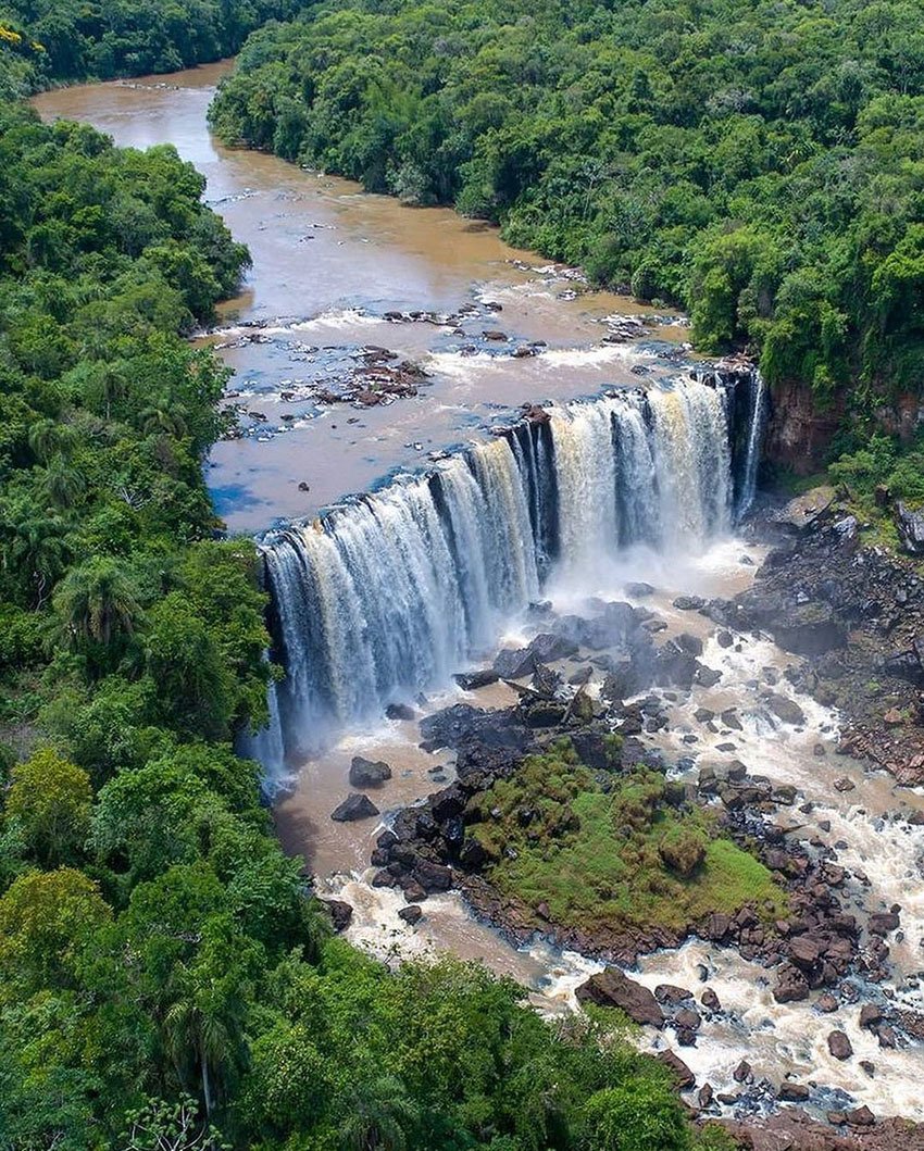 Парагвай это. Водопад сальтос-дель-мондай. Сальтос-дель-мондай Парагвай. Национальный парк Юбуцы в Парагвае. Парана водопад.