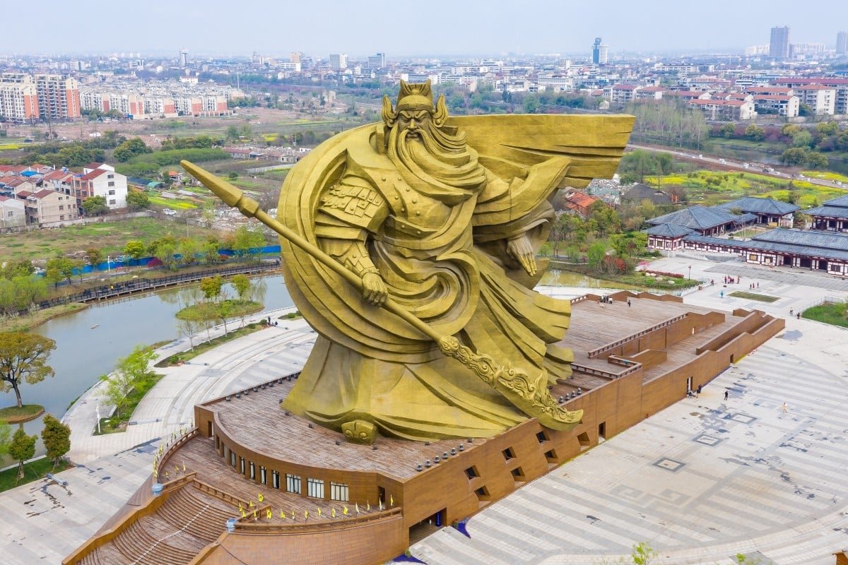 Самая высокая статуя в китае