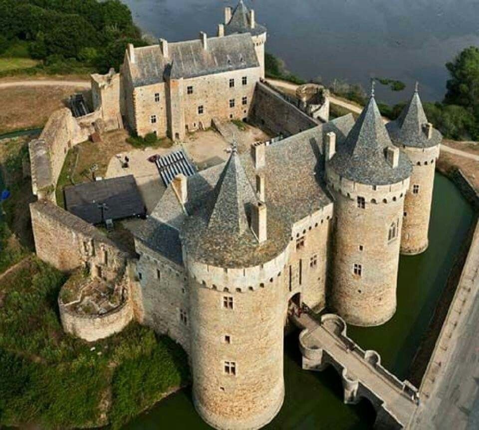 замок куси во франции