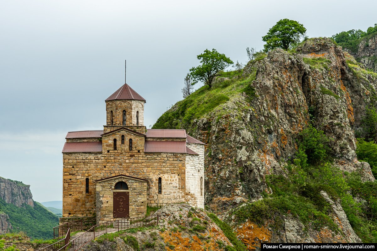 Самая маленькая церковь в грузии