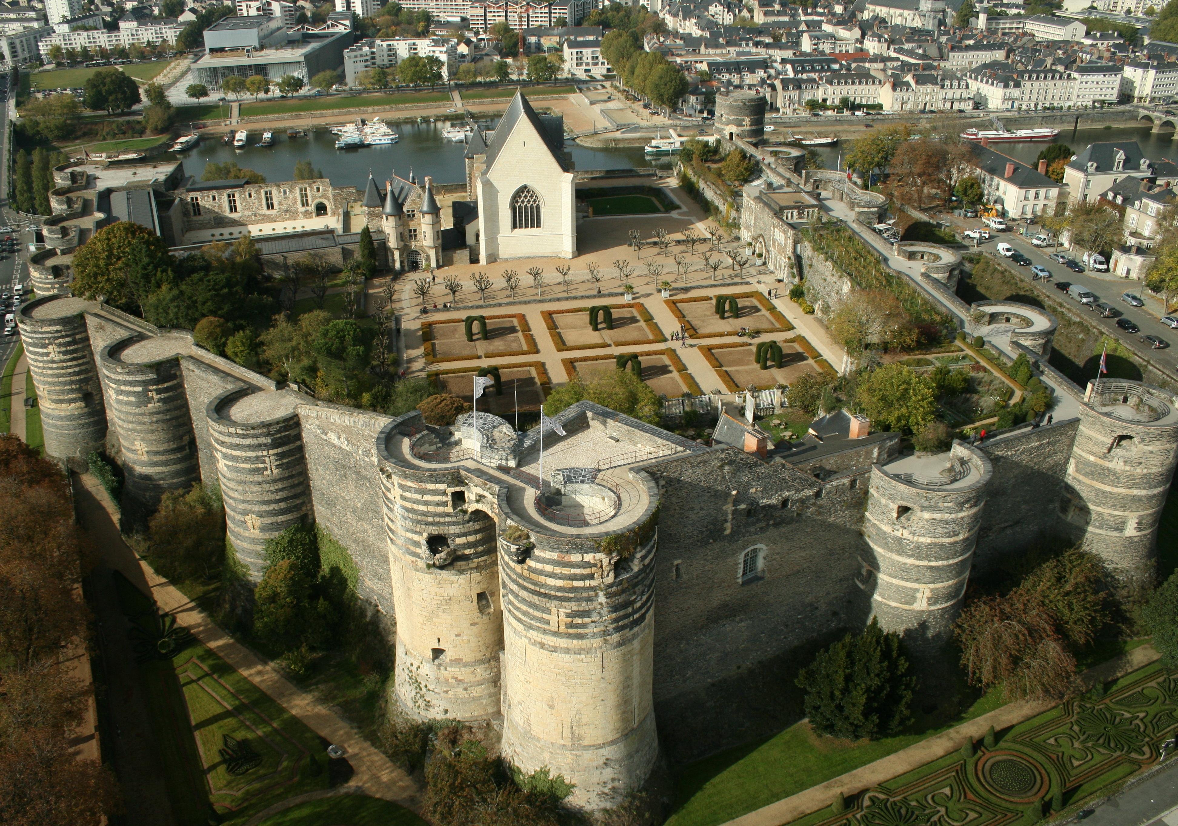 Анже. Замок Анжер Франция. Замок Анже Франция. Chateau d'Angers замок. Город Anger Франция.