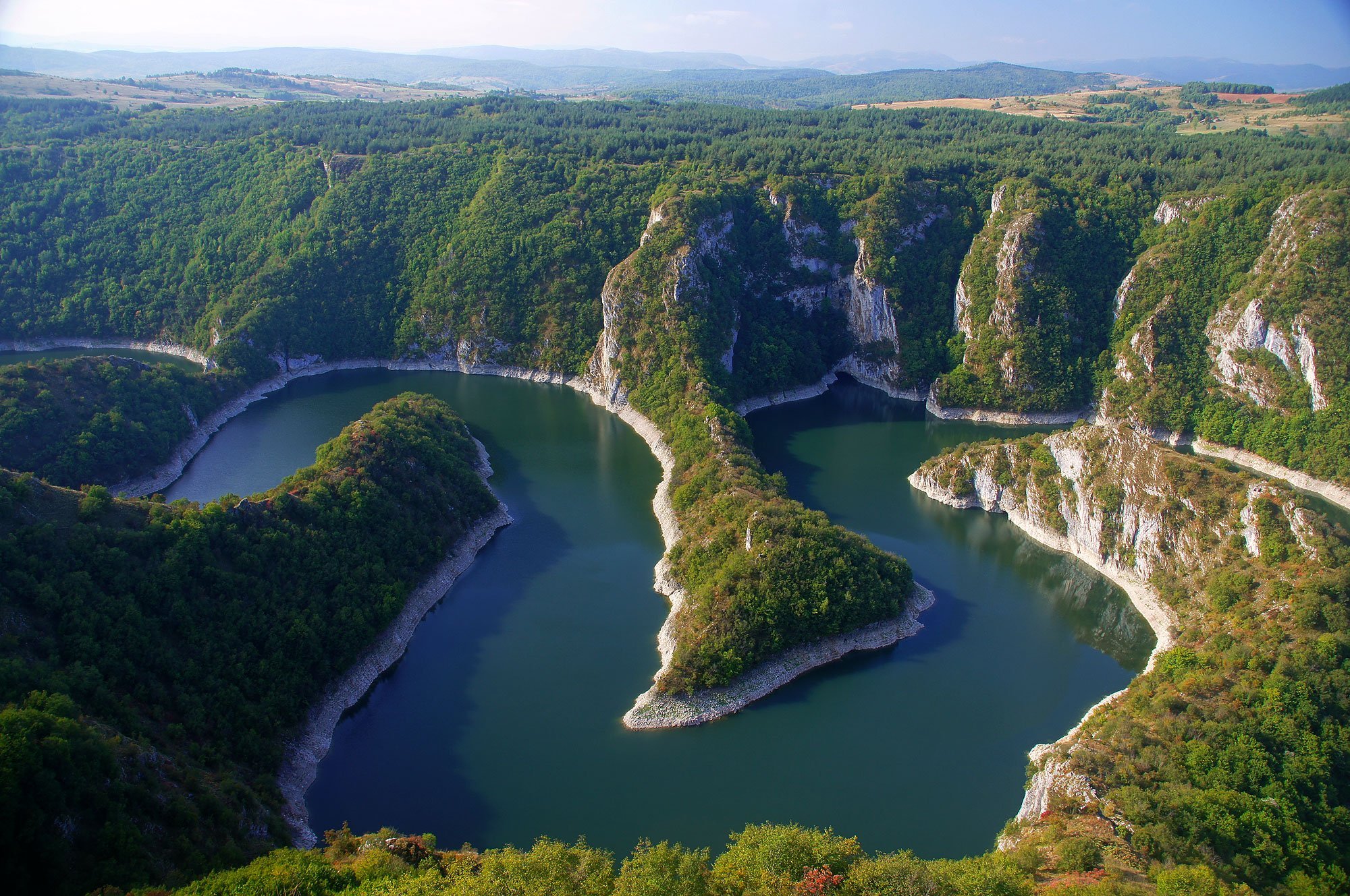 Ресурсы сербии. Река Увац Сербия. Каньон Увац Сербия. Парк Увац Сербия. Каньон реки Увац.