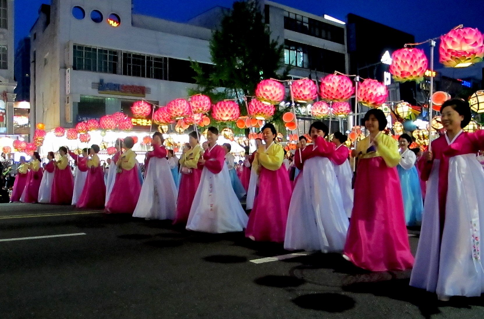 Праздник день кореи. Соллаль праздник в Южной Корее. Фестиваль лотосов Южная Корея. Соллаль в Корее фестивали. Соллаль (корейский новый год) — Корея.