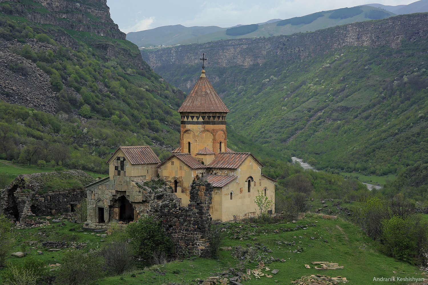 Армянская старинная. Хневанк Армения. Монастырь Хневанк. Гошаванк монастырь Армения. Монастырь Мармашен Армения.