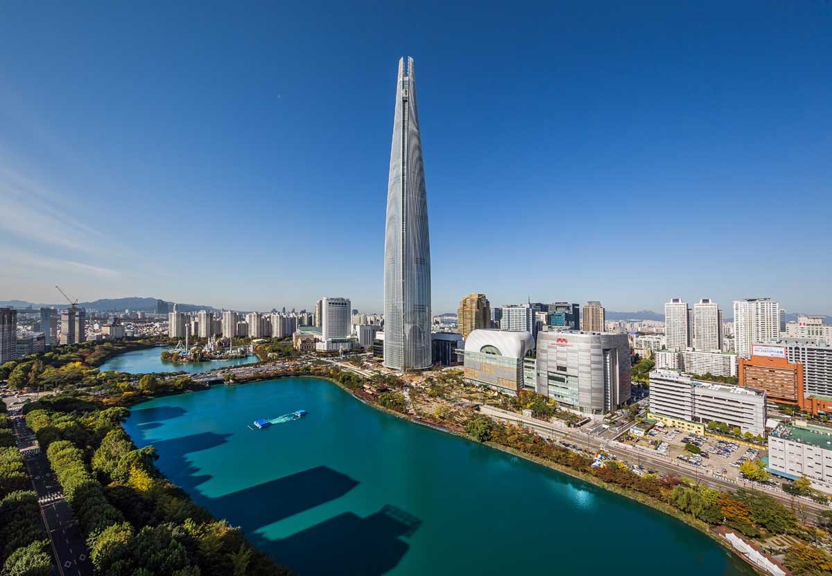 Lotte tower. Лотте Тауэр в Сеуле. Lotte World Tower (554 м). Сеул, Южная Корея. Сеул высотки. Самое высокое здание в Сеуле.