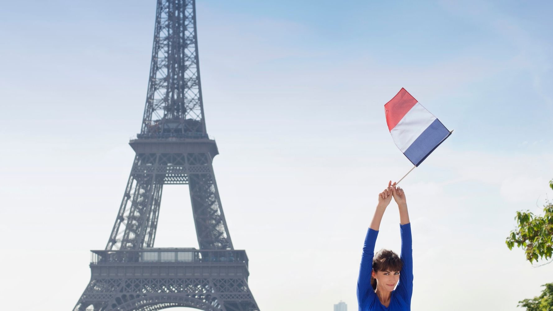 Урок франции. Страхование во Франции. Франция люди. Человек с флагом Франции. Франция политика.