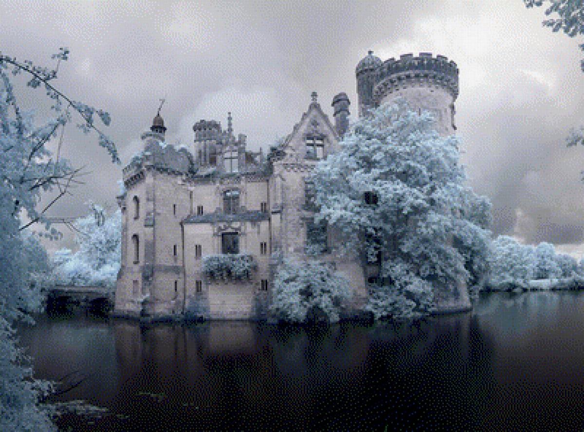 Франция заброшенный замок