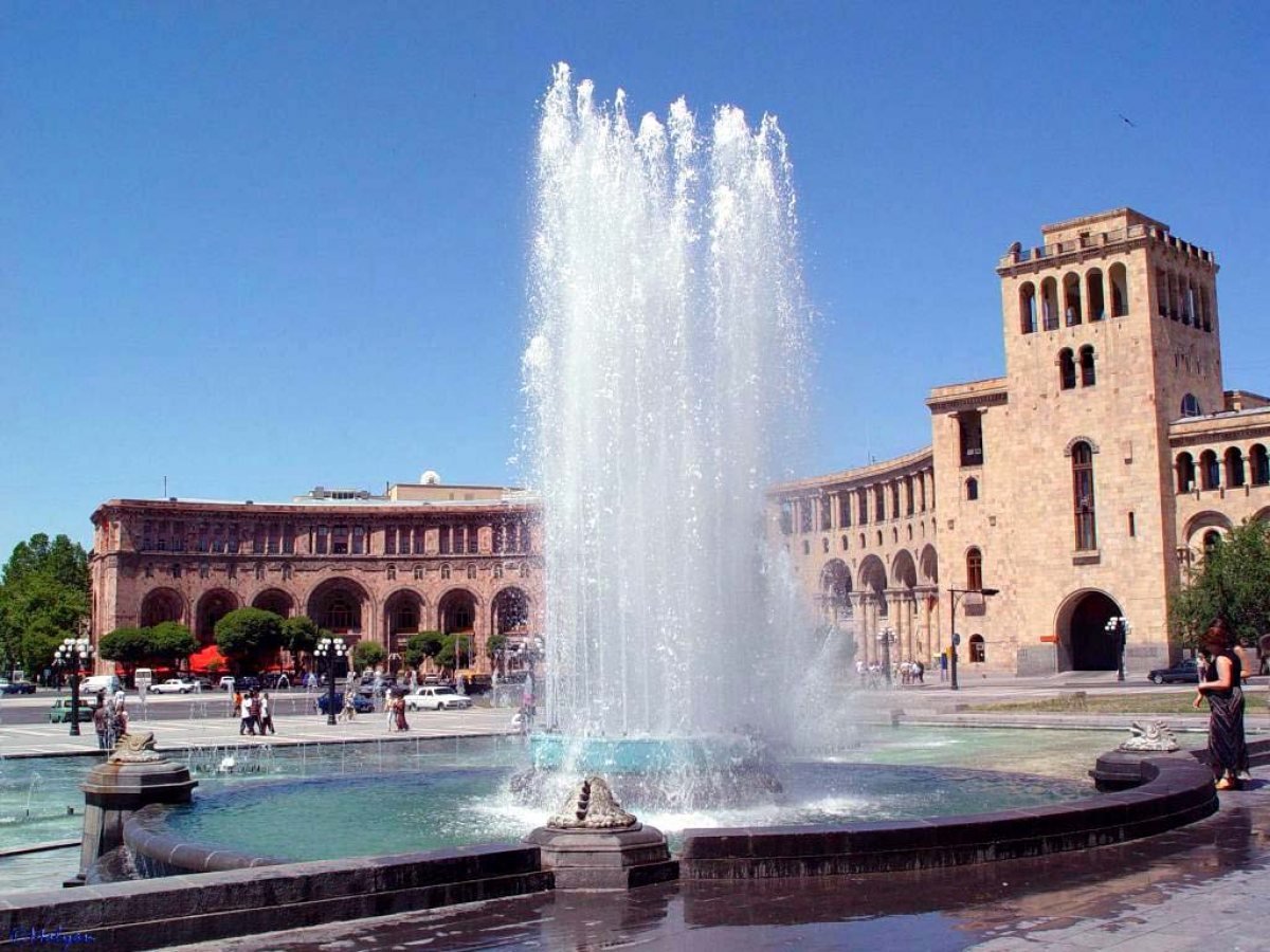Как назывался ереван. Столица Армении Ереван. Армения Ереван достопримечательности. Ереван столица Армении достопримечательности. Ереван центр города.