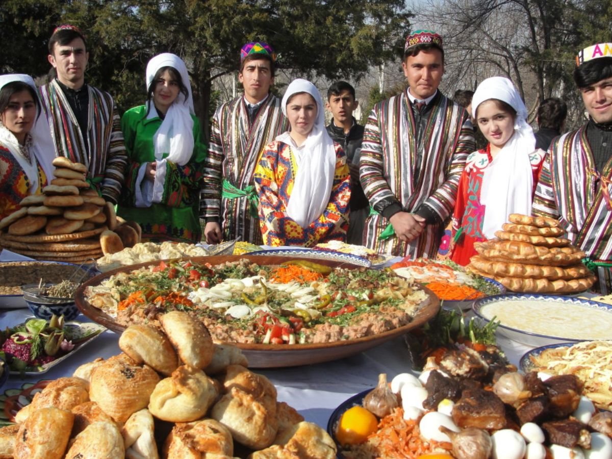 Какие страны отмечают навруз. Национальный праздник Навруз в Таджикистане. Праздник Навруз в Таджикистане 2022. Навруз в Узбекистане 2021. Навруз в Худжанде 2022.