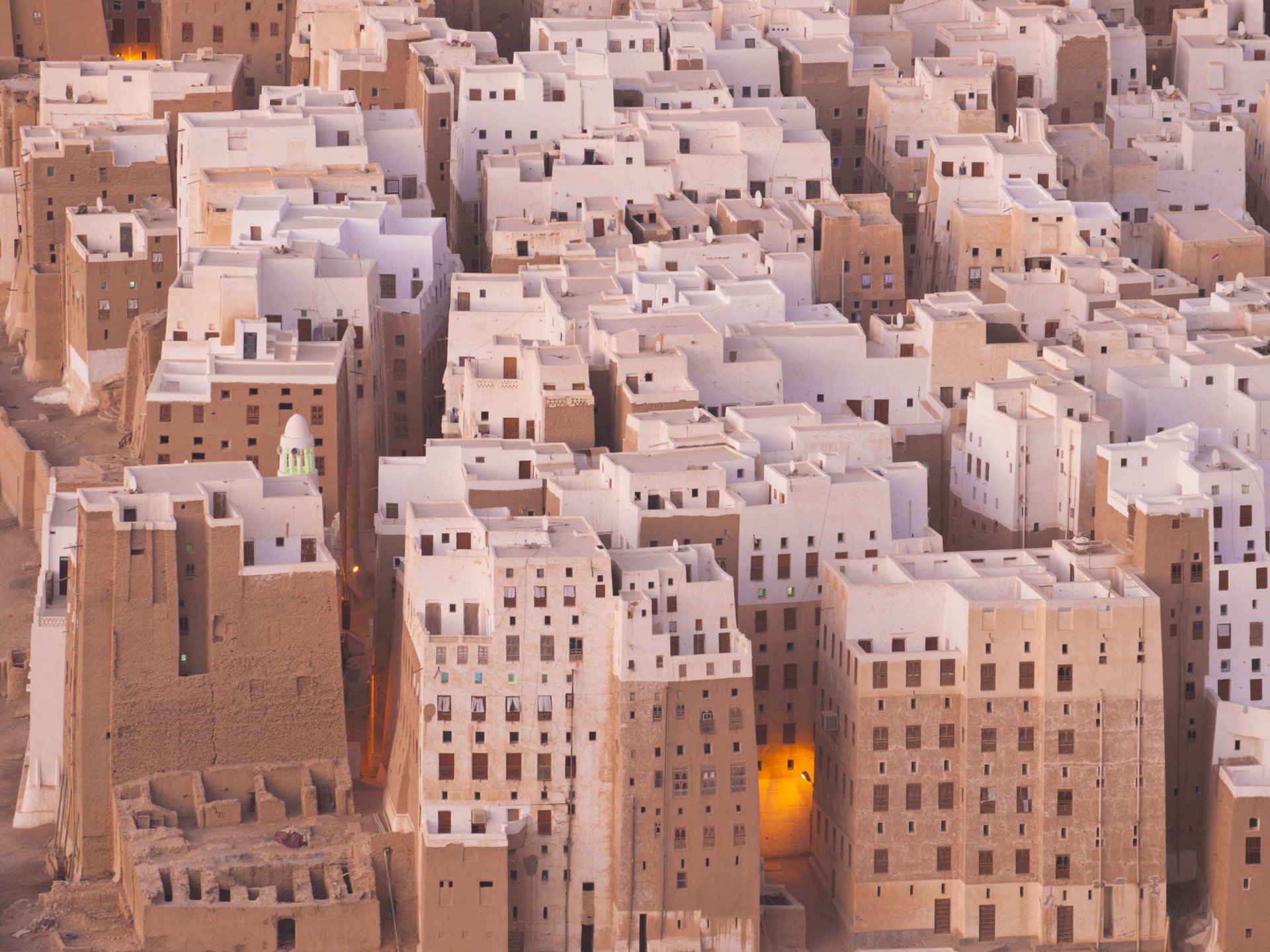 Строительство городов из глины страна. Шибам город глиняных небоскребов. Шибам Йемен. Йемен достопримечательности пустынный Манхэттен. Планировки Шибам Йемен.