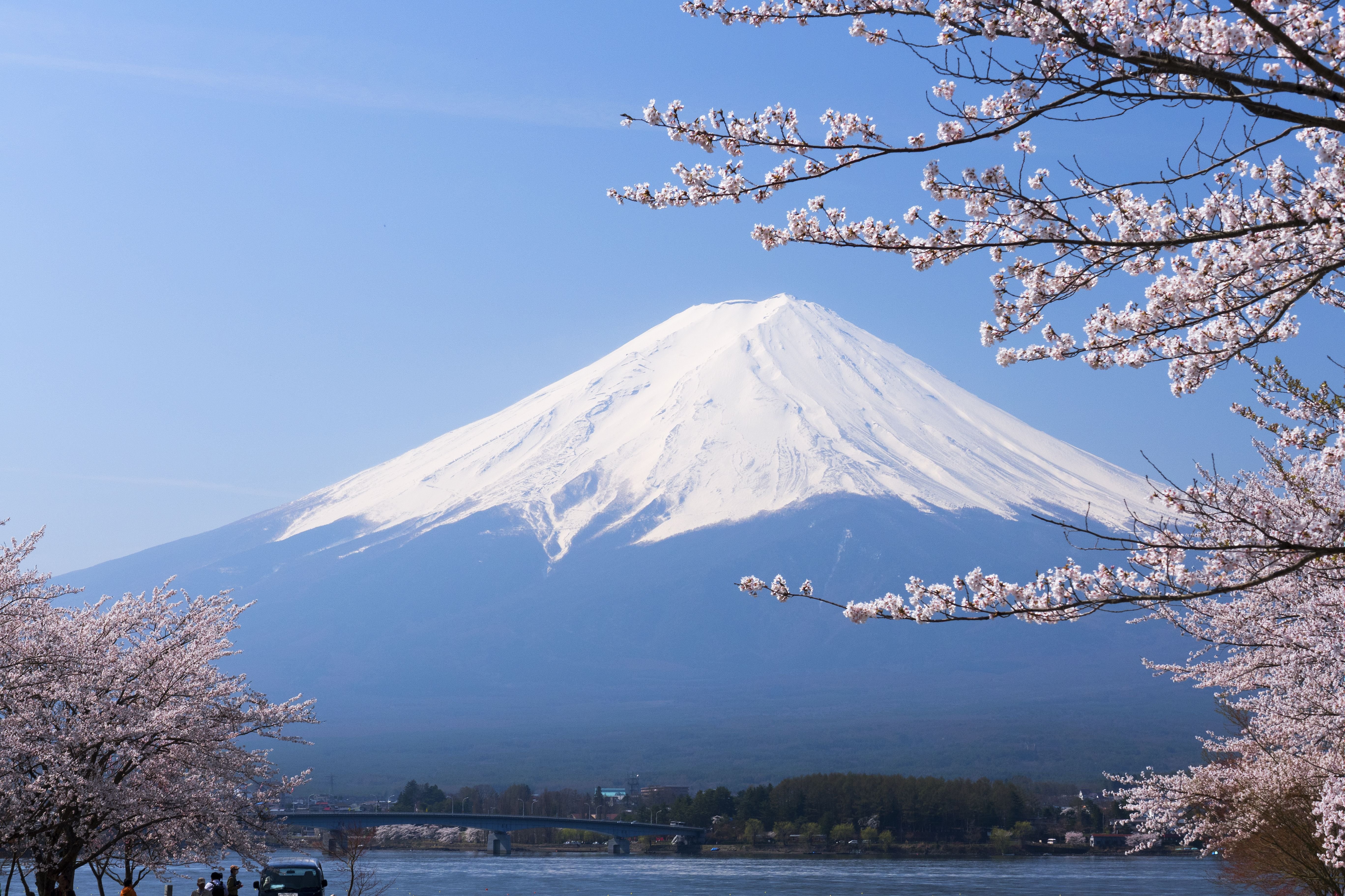 Japan subindo. Токио гора Фудзияма. Япония гора Фудзияма храм. Гора Фудзи в Японии. Достопримечательности Японии гора Фудзияма.