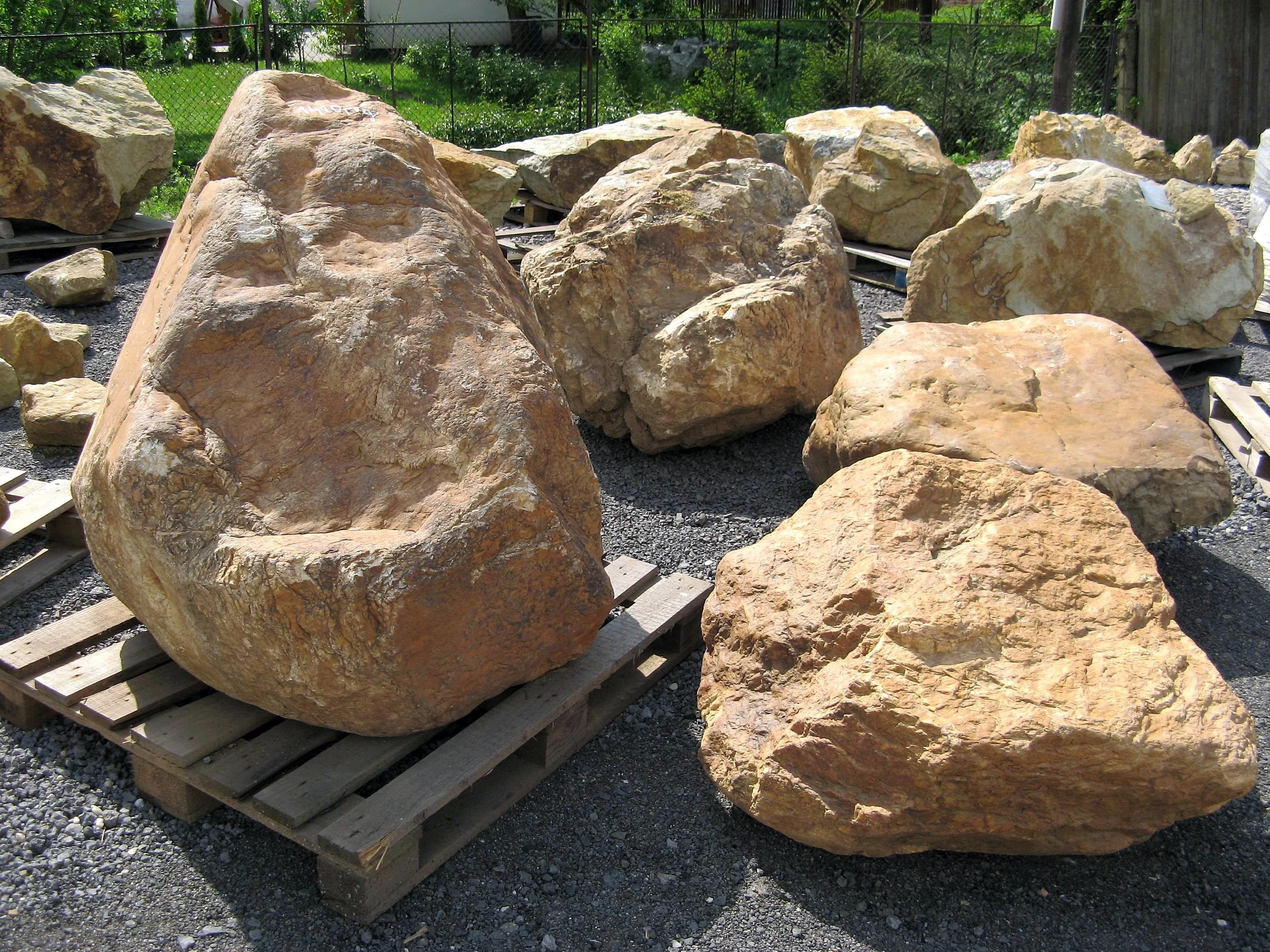 Со stone. Камень валун большой. Большие булыжники. Камень глыба. Большие плоские камни.